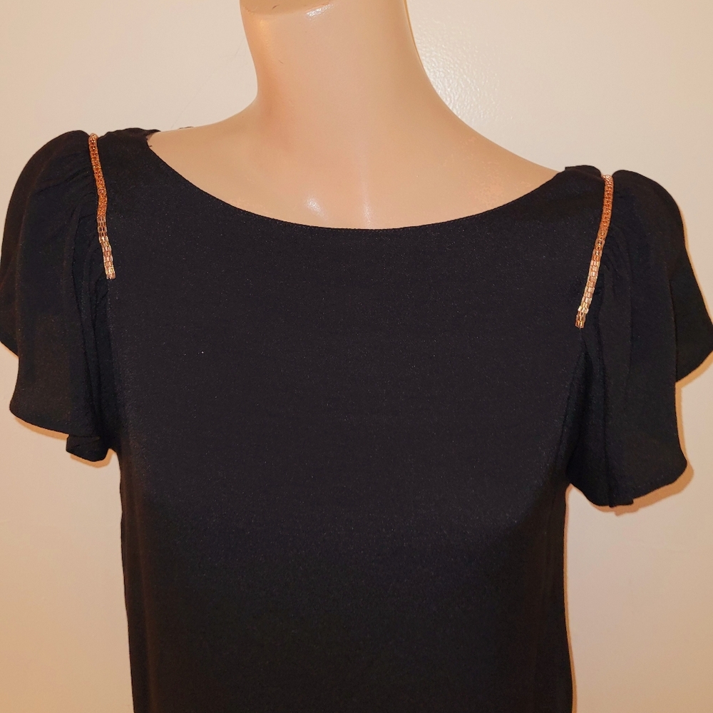 BASIC DRESS SMALL NEW VISCOSE-LINED BLACK CRAPE DRESS WITH ROSE DETAIL